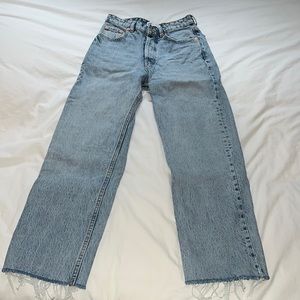 Zara • distressed high wasted jeans